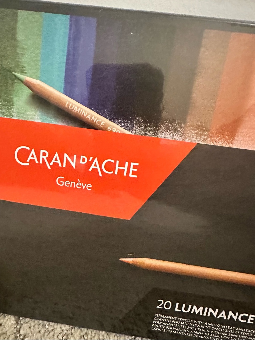 Caran d'Ache Luminance 6901 20-Color Pencil Portrait Set - Picture 2 of 12
